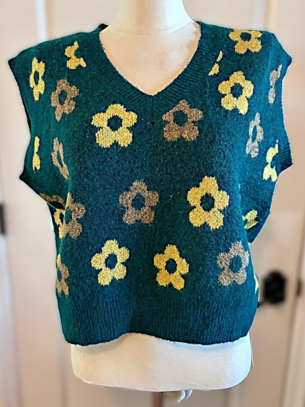 Cider Sweater Vest, Size Small, NWT, Green with Flowers, Oversized, V-Neck